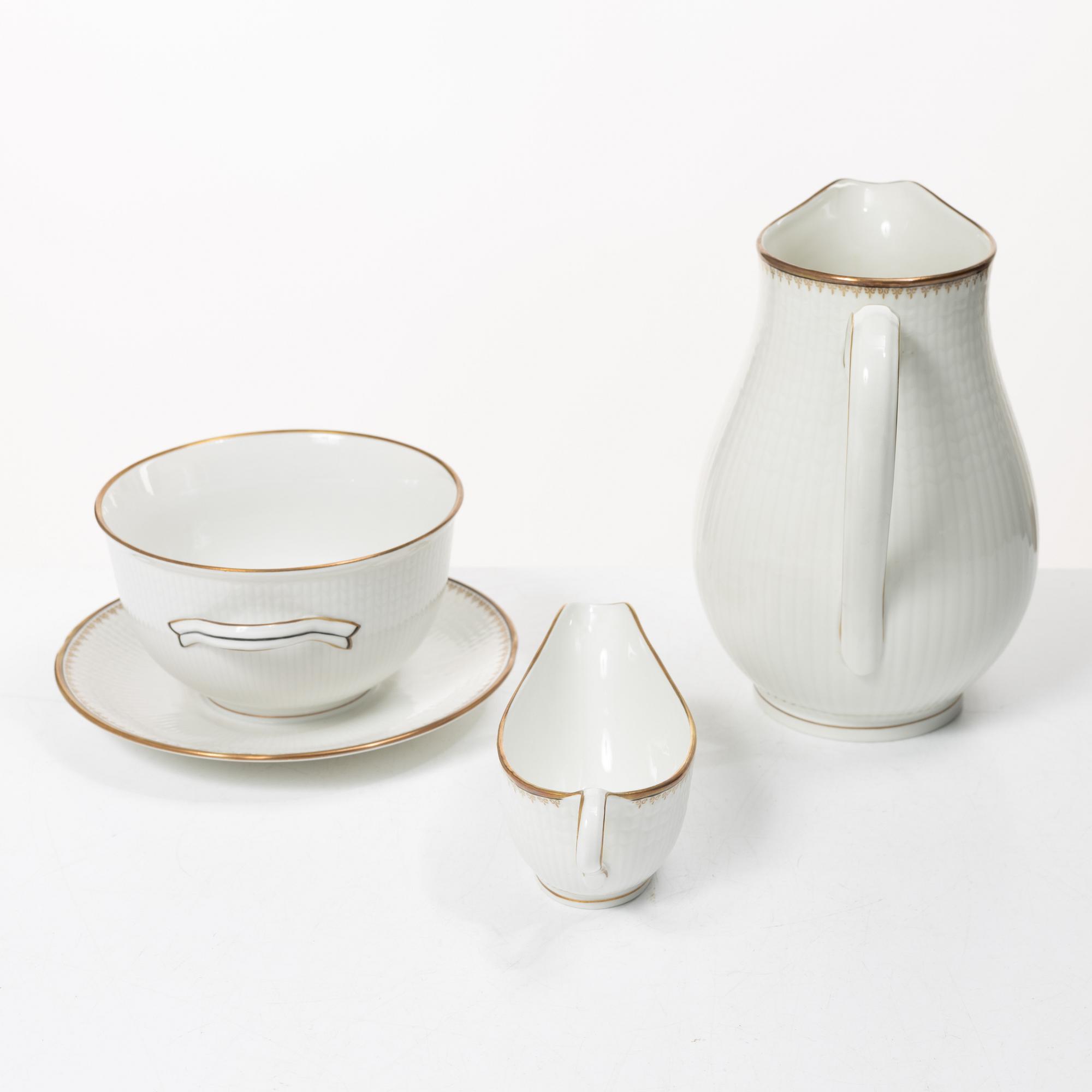 Louise Adelborg, A dinner service, 74 pieces, porcelain, "Swedish Grace/Kardinal", Rörstrand.