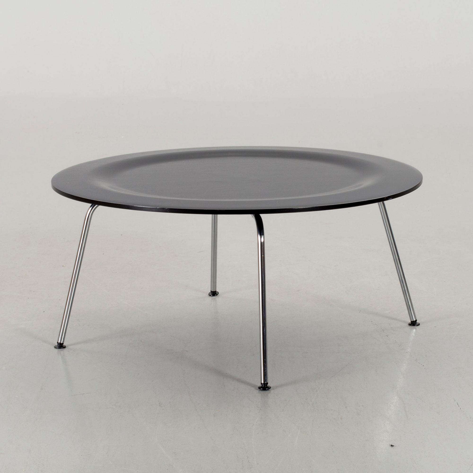 CHARLES & RAY EAMES. Soffbord.  Plywood group CTM.