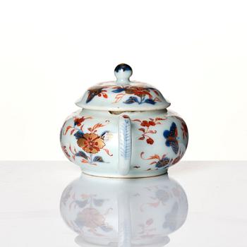 A miniature tripod, a miniature vase and a small tea pot, Qing dynasty, 18/19th century.