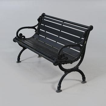 TRÄDGÅRDSBÄNK, märkt Aug. Hansson Halmstad, 1900-tal.