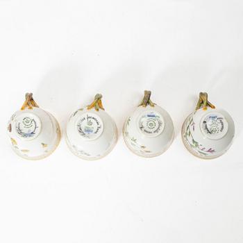 Kaffekoppar med fat, fyra stycken, porslin. 'Flora Danica', Royal Copenhagen, Danmark, 1900-tal.