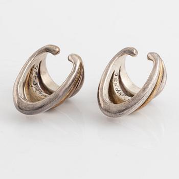 Two silver rings.