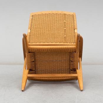 HANS J WEGNER, a 'CH'25' lounge chair, Carl Hansen & Søn, 21st Century.