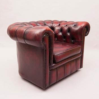FÅTÖLJER, ett par, Chesterfield-modell, 1900-talets senare hälft.