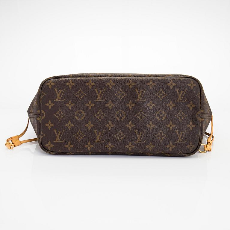 Louis Vuitton, a 'Neverfull MM' bag.