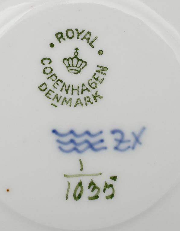 KAFFE- OCH MOCKASERVIS, 36 del, porslin, Musselmalet, Royal Copenhagen.