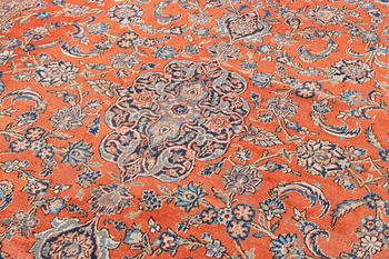 A carpet, semi-antique Keshan, ca. 420 x 319 cm.