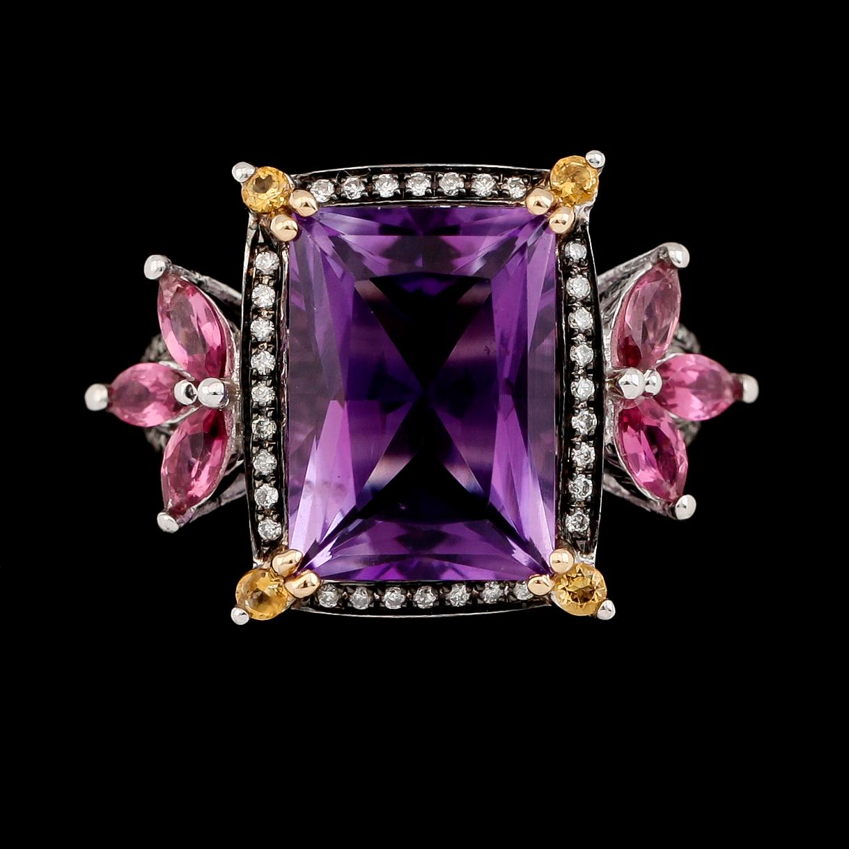 RING, 14K vitguld, ametist, diamanter och safirer.