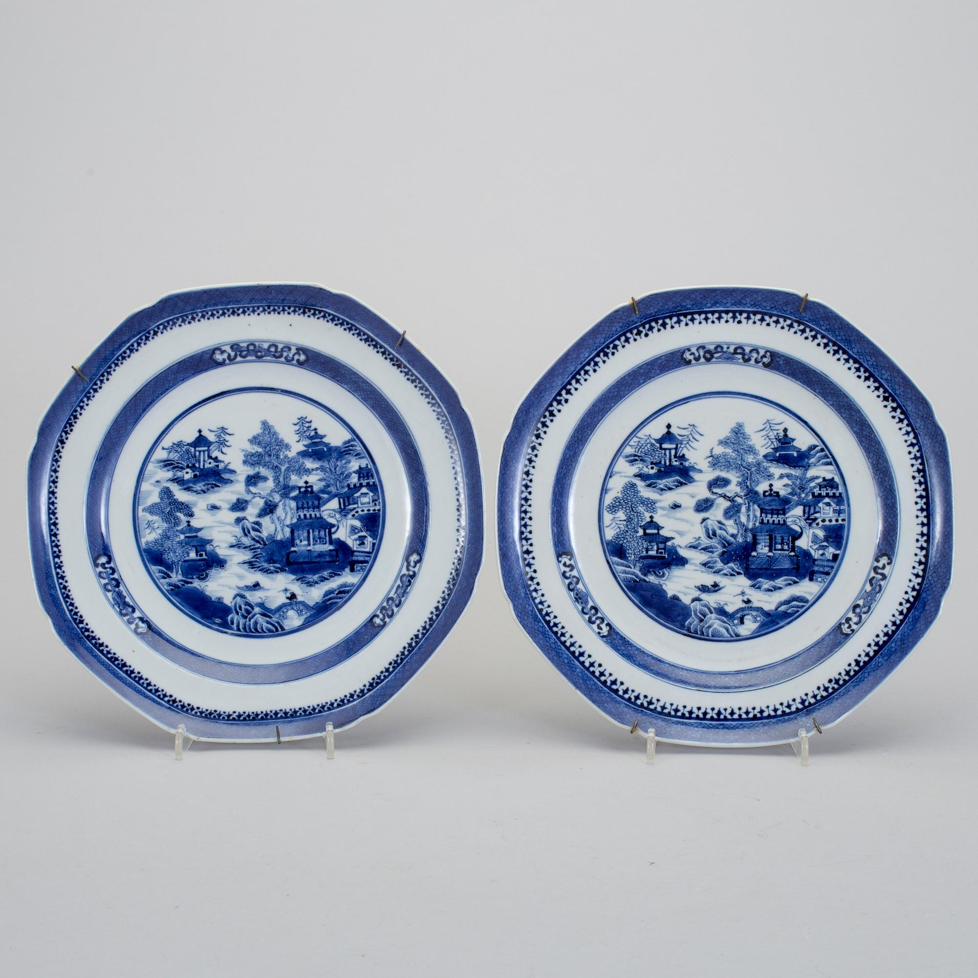 TALLRIKAR, ett par, porslin, Kina, 1800-tal.