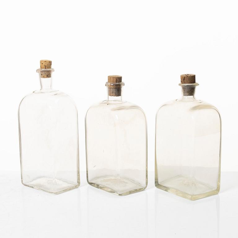 Casket with bottles, 19th century.