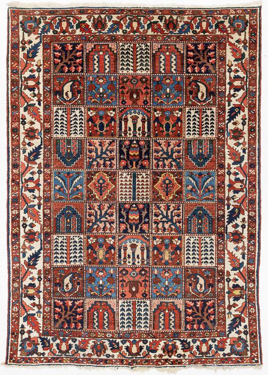 Rug, Bakhtiari, antique/semi-antique, approx. 305 x 215 cm.