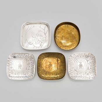 A set of five souvenir dishes in silver and brass, Birgit Rydman and Liisa Heinämaa, Tillander, Helsinki 1950s.