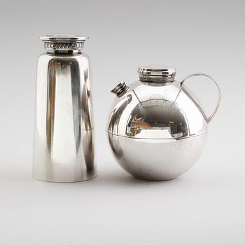 COCKTAILSHAKERS, 2 st, nysilver, GAB och CG Hallberg, 1900-talets första hälft.
