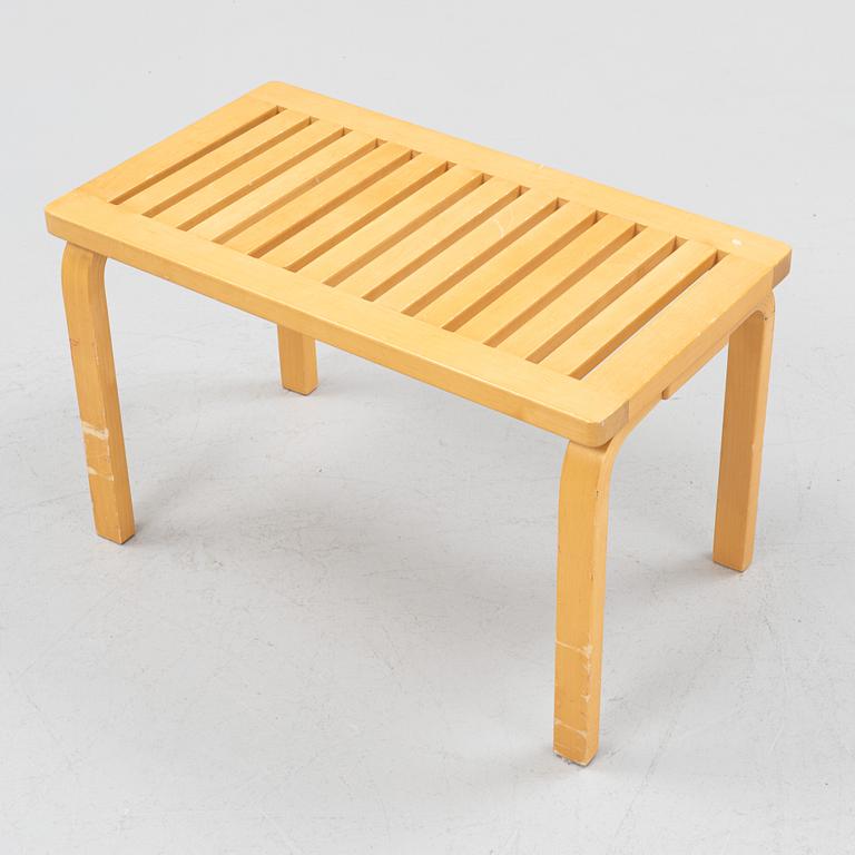 Alvar Aalto, bänk, modell 153B, Artek, Finland.