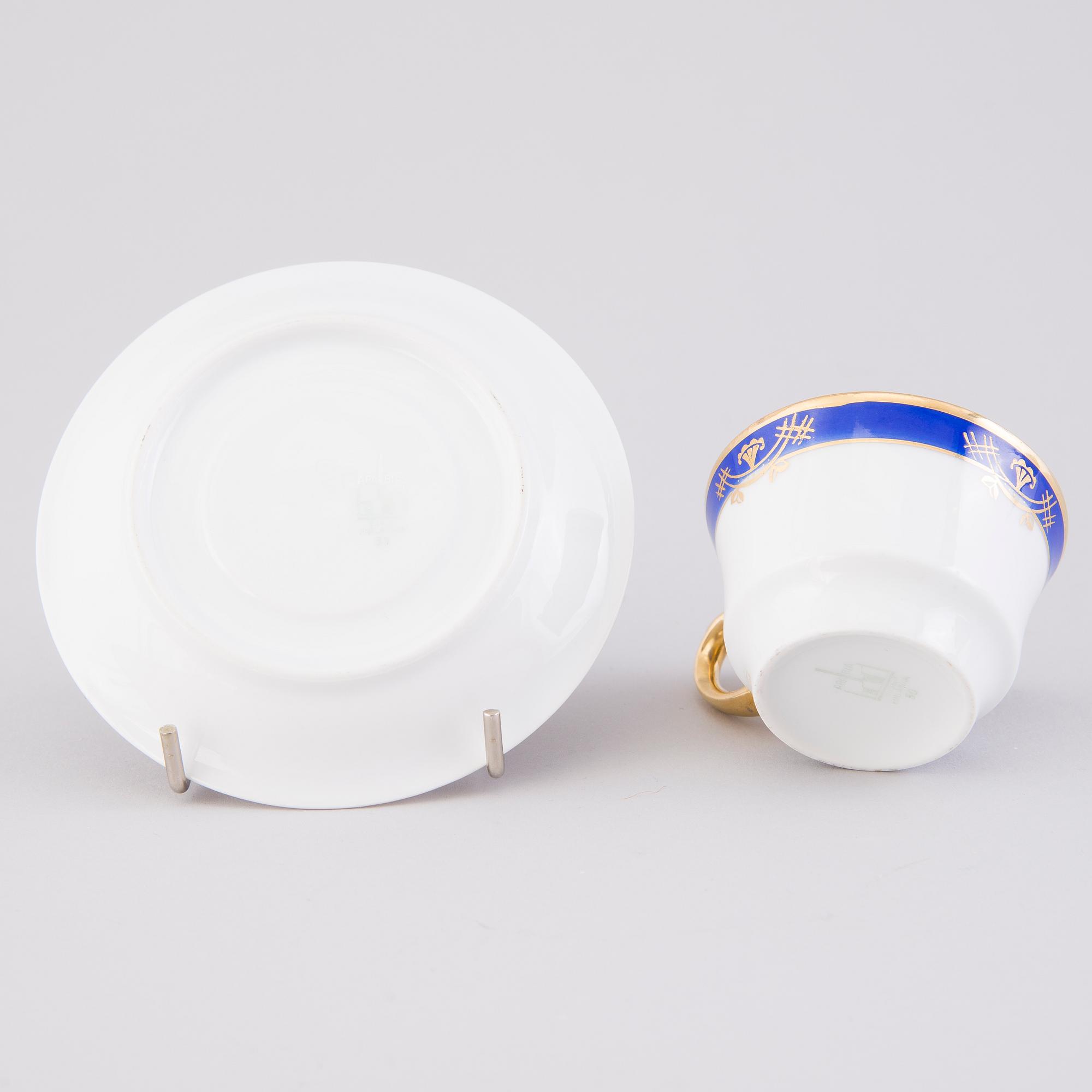 A 70-pcs set of dinnerware and for coffee, Arabia Finland 1932-1949.