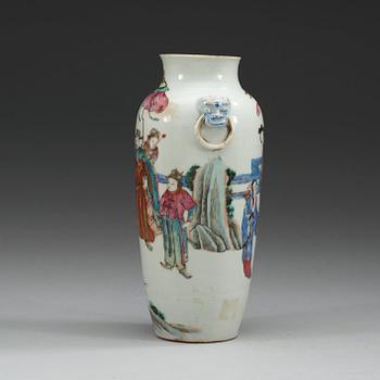 A famille rose vase, Qing dynasty, 19th Century.