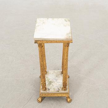 Piedestal 1900-talets mitt.