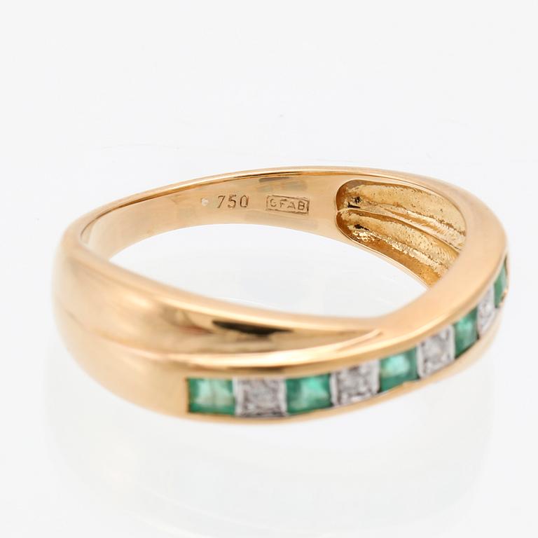 Ring in 18K gold with round brilliant-cut diamonds and step-cut emeralds.