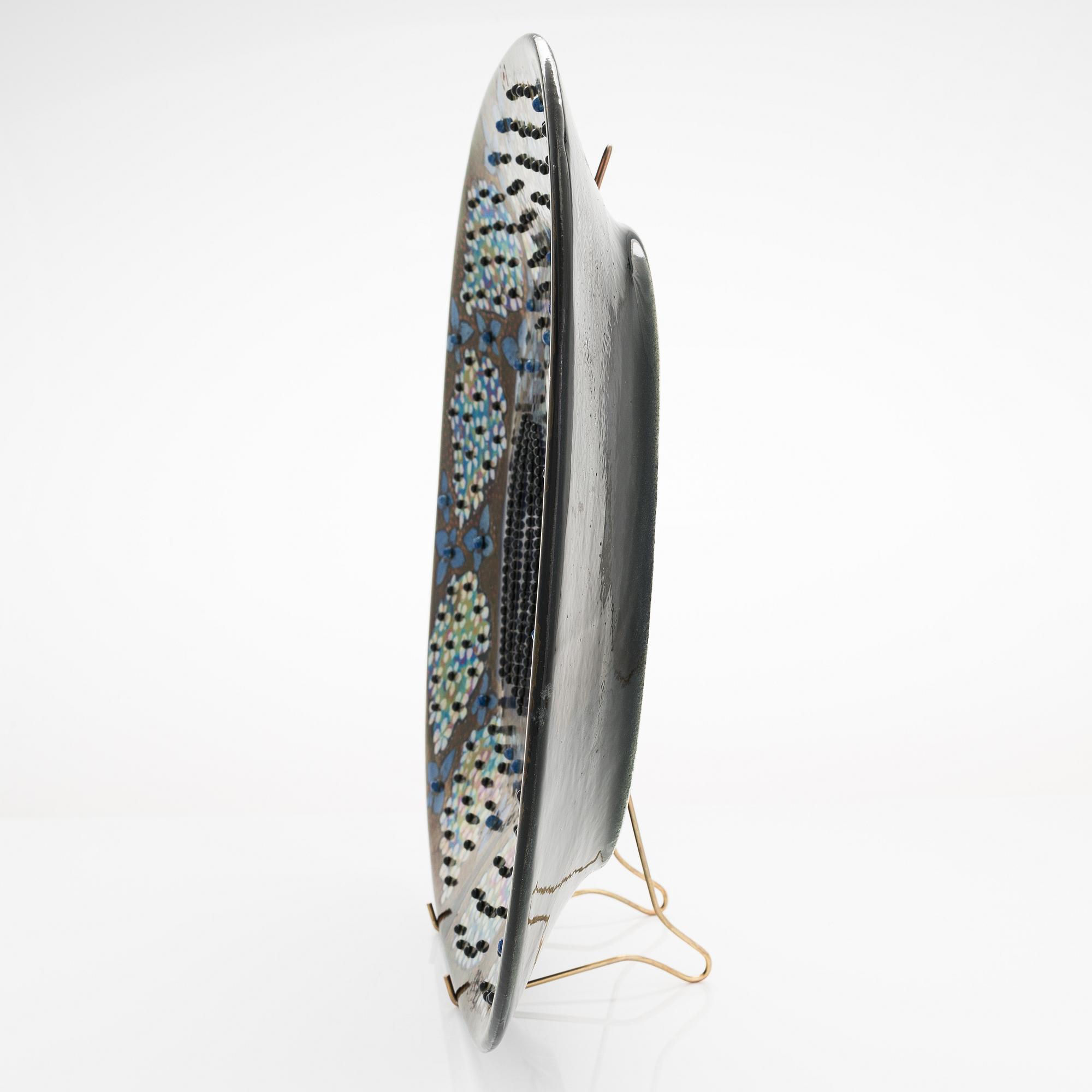 Birger Kaipiainen, a stoneware decorative dish signed Kaipiainen Arabia.