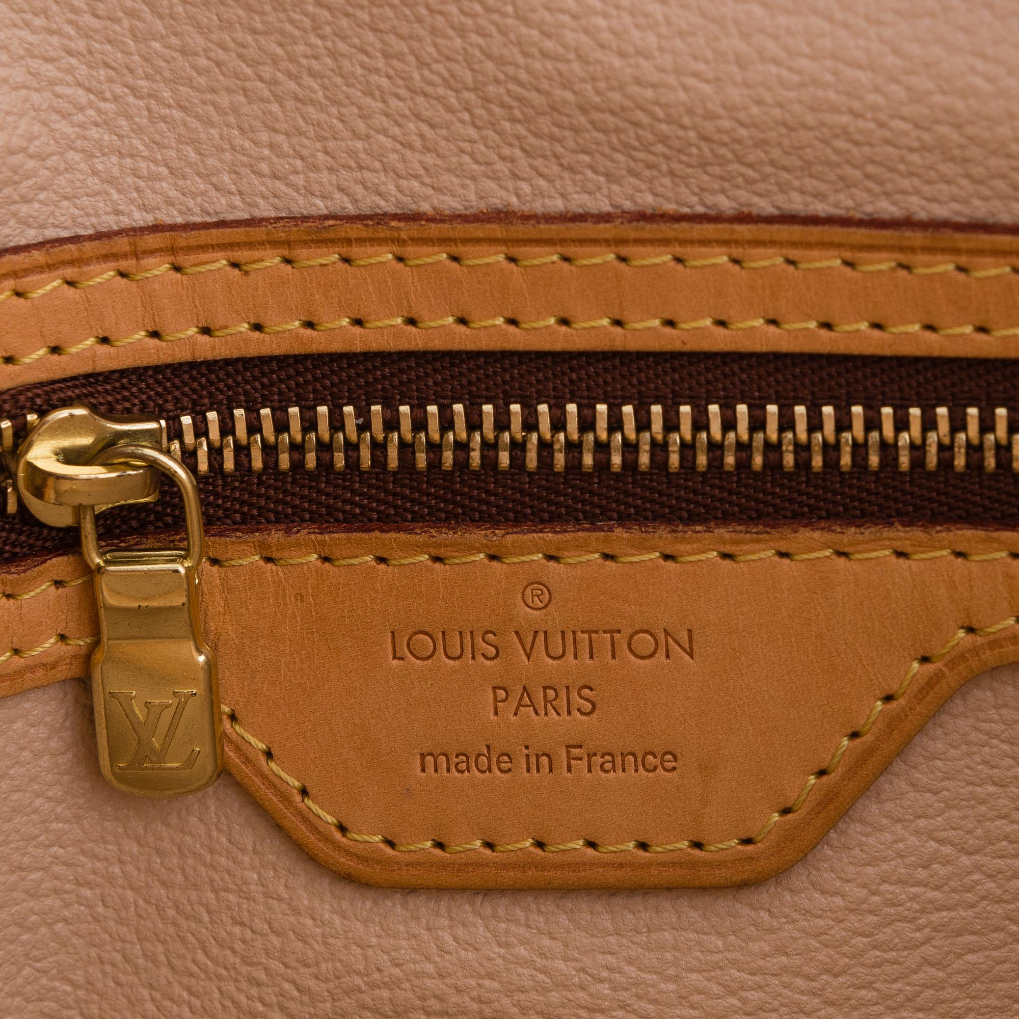 LOUIS VUITTON, Bucket PM bag.