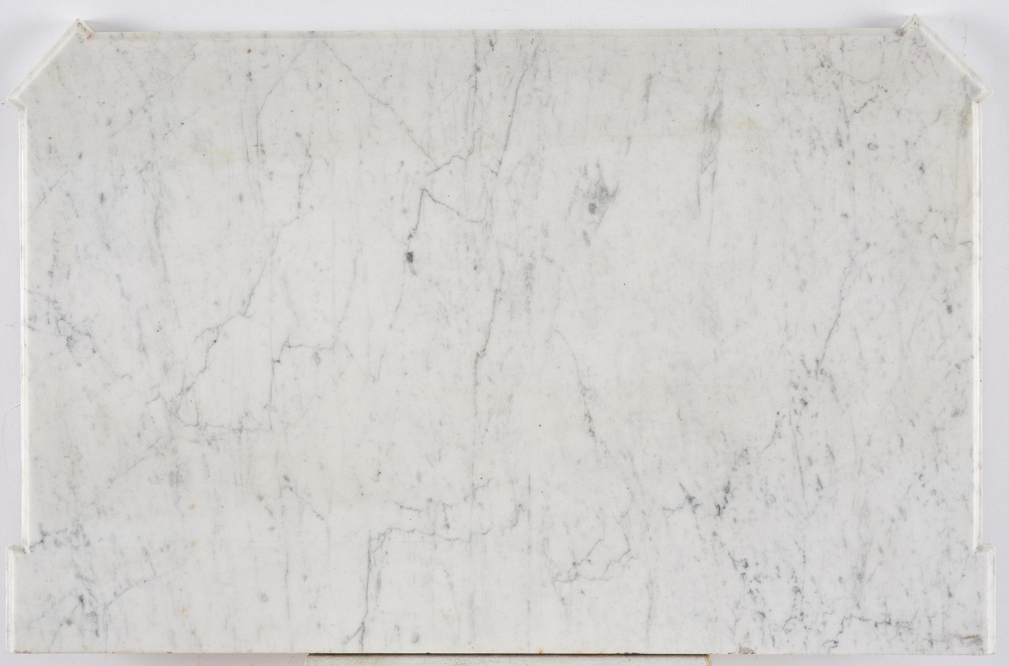 A late Gustavian mahogny commode.