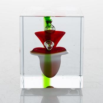 OIVA TOIKKA, AN ANNUAL CUBE, glass, signed Oiva Toikka Nuutajärvi 1997, numbered 254/2000.