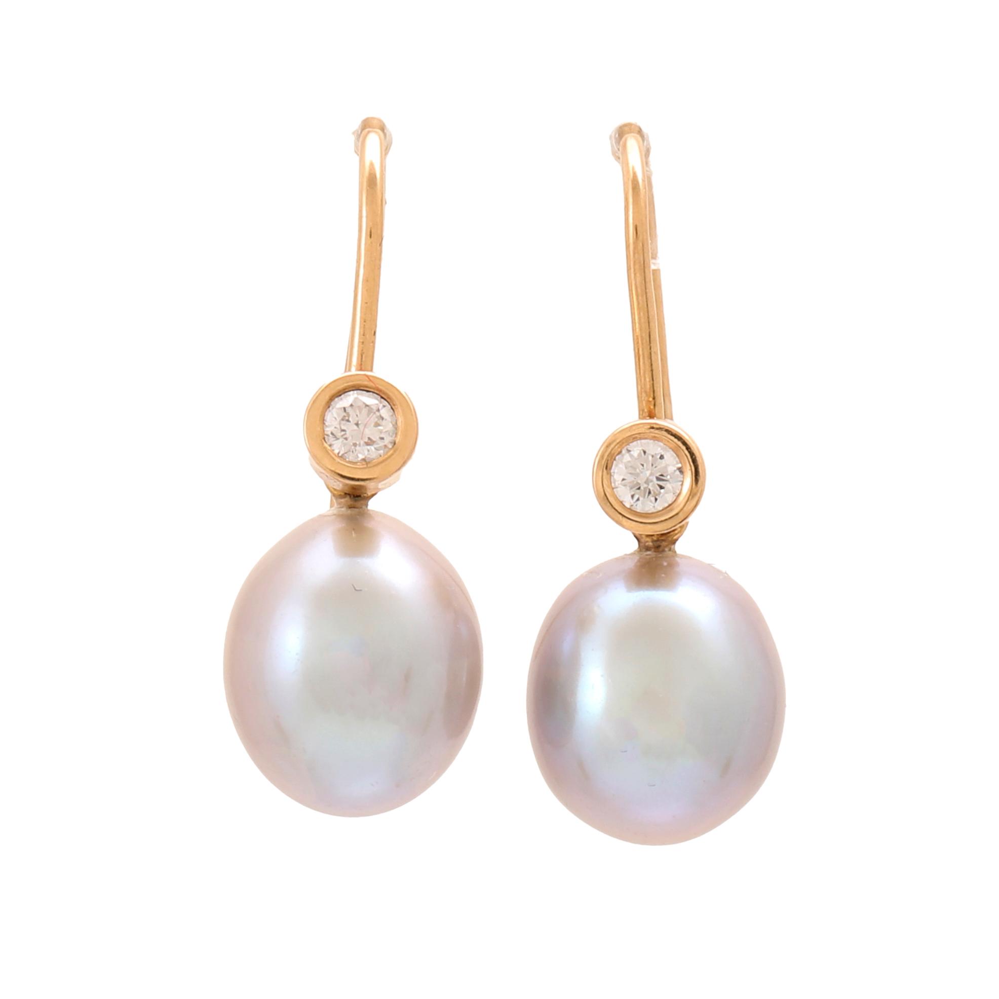 Earrings 18K gold, brilliant-cut diamonds 0.20 ct, two pairs of cultured freshwater pearls and drops of moonstone.
