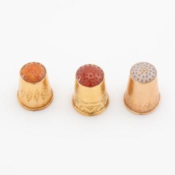 Fingerborgar 2 st av 18K guld och 1 st 14K guld.