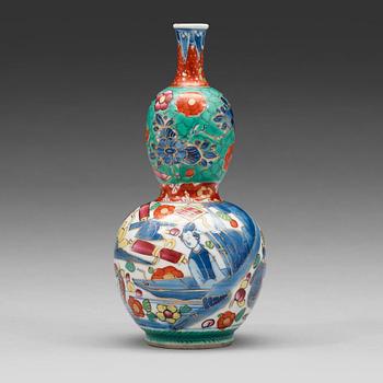 471. A blue and white 'Clobbered' vase, Qing dynasty, Kangxi (1662-1722).