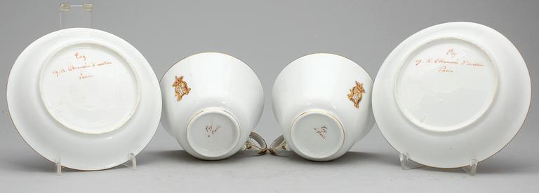 TEKOPPAR, 2 st, porslin, Oskar II's monogram, märkta Toy, Chaussee d'Antin, Paris undertill, sent 1800-tal.