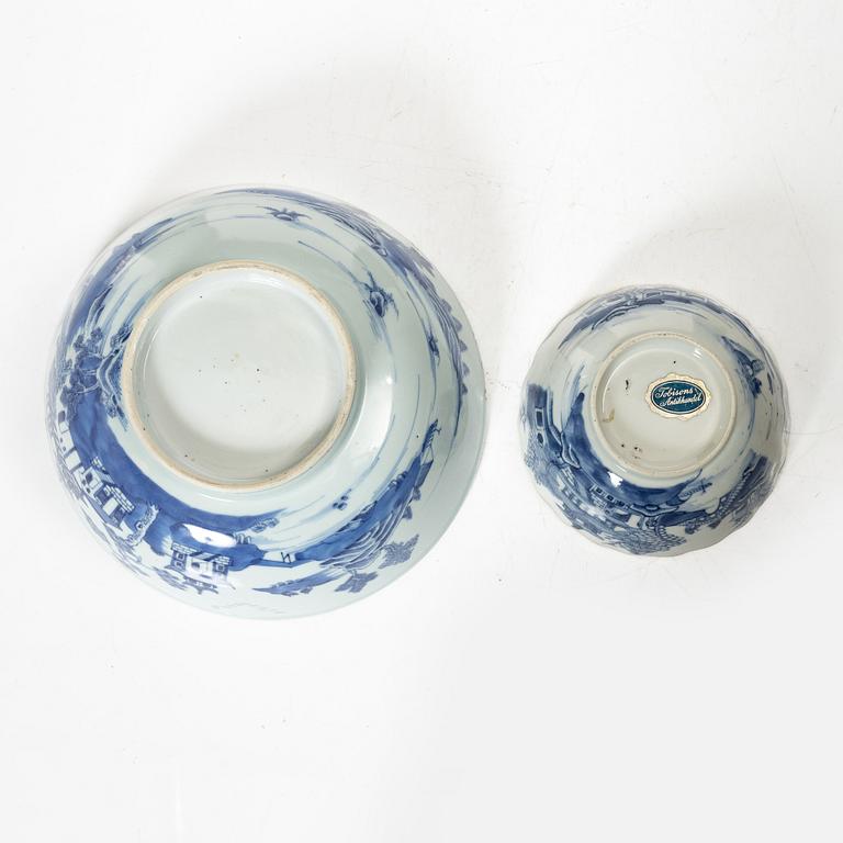 A set of five Chinese export porcelain bowls, Qing dynasty, Qianlong (1736-95).