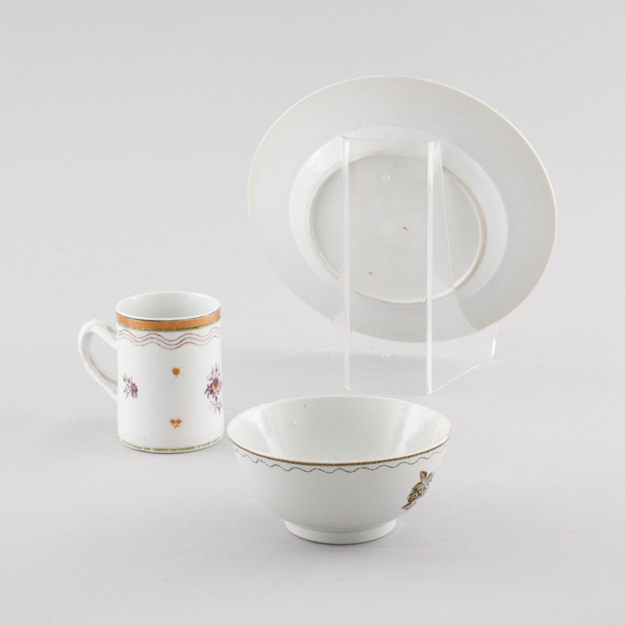 Four pieces of chinese porcelain, Qianlong (1736-1795).