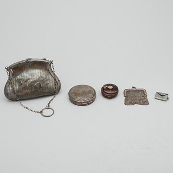 PARTI SILVER, 4 delar, samt PORTMONNÄ i sköldpadd, bla Chester, England, 1700-1800-tal. Total vikt ca 205 g.