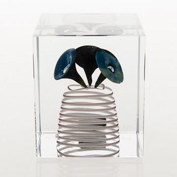OIVA TOIKKA, An annual glass cube, signed Oiva Toikka Nuutajärvi 1978 and numbered 876/2000.