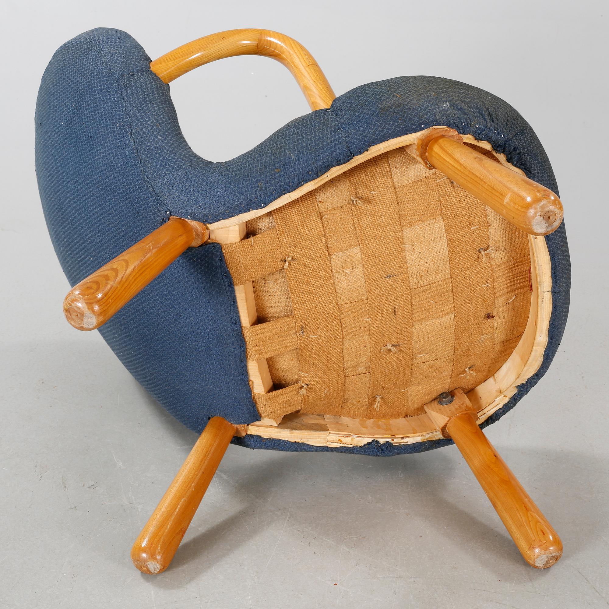 A chair attributed to Philip Arctander, model "Clam Chair" or "Muslinge", 1940s/50s.