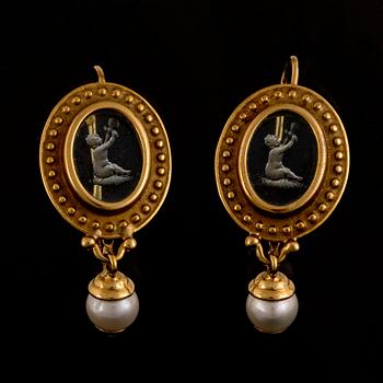 Tagliamonte earrings with intaglio and pearl.