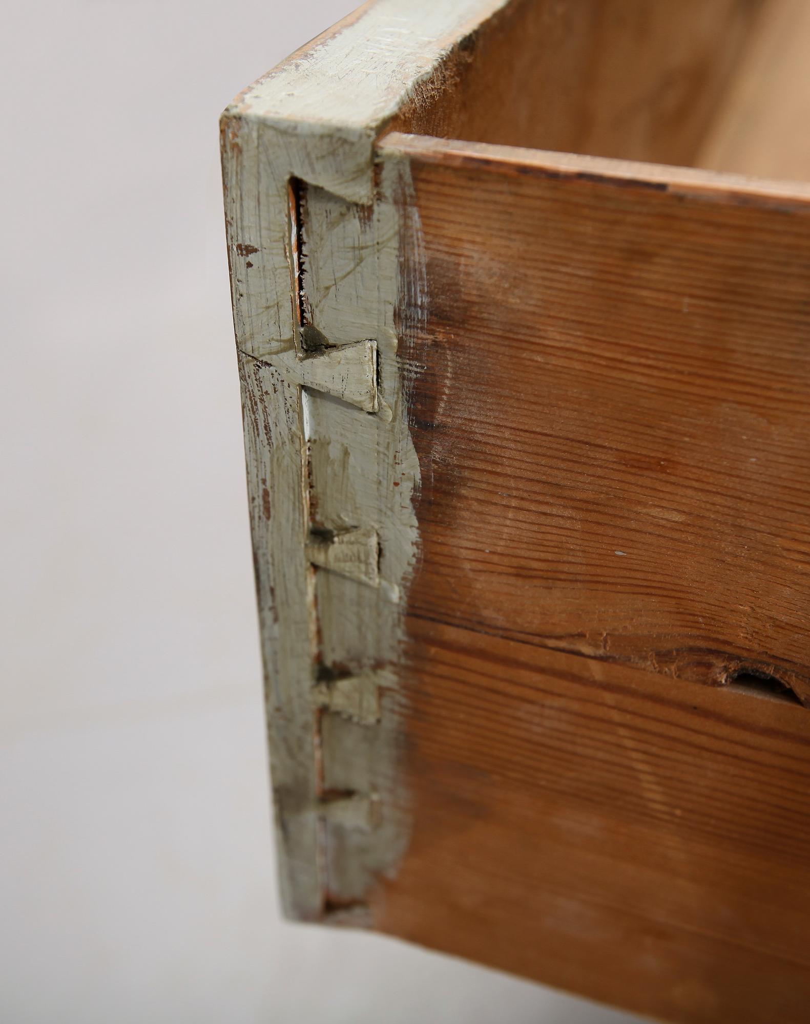 VITRINSKÅP, 1800-talets första hälft.