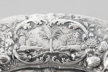 A Swedish early 18th century silver dish, mark of Magnus Myrman, Norrköping (1706-1730).