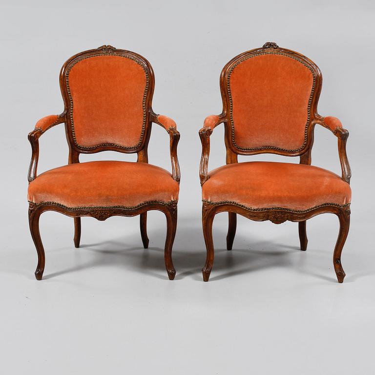 KARMSTOLAR, ett par, Louis XV-stil, 1800-talets andra hälft.
