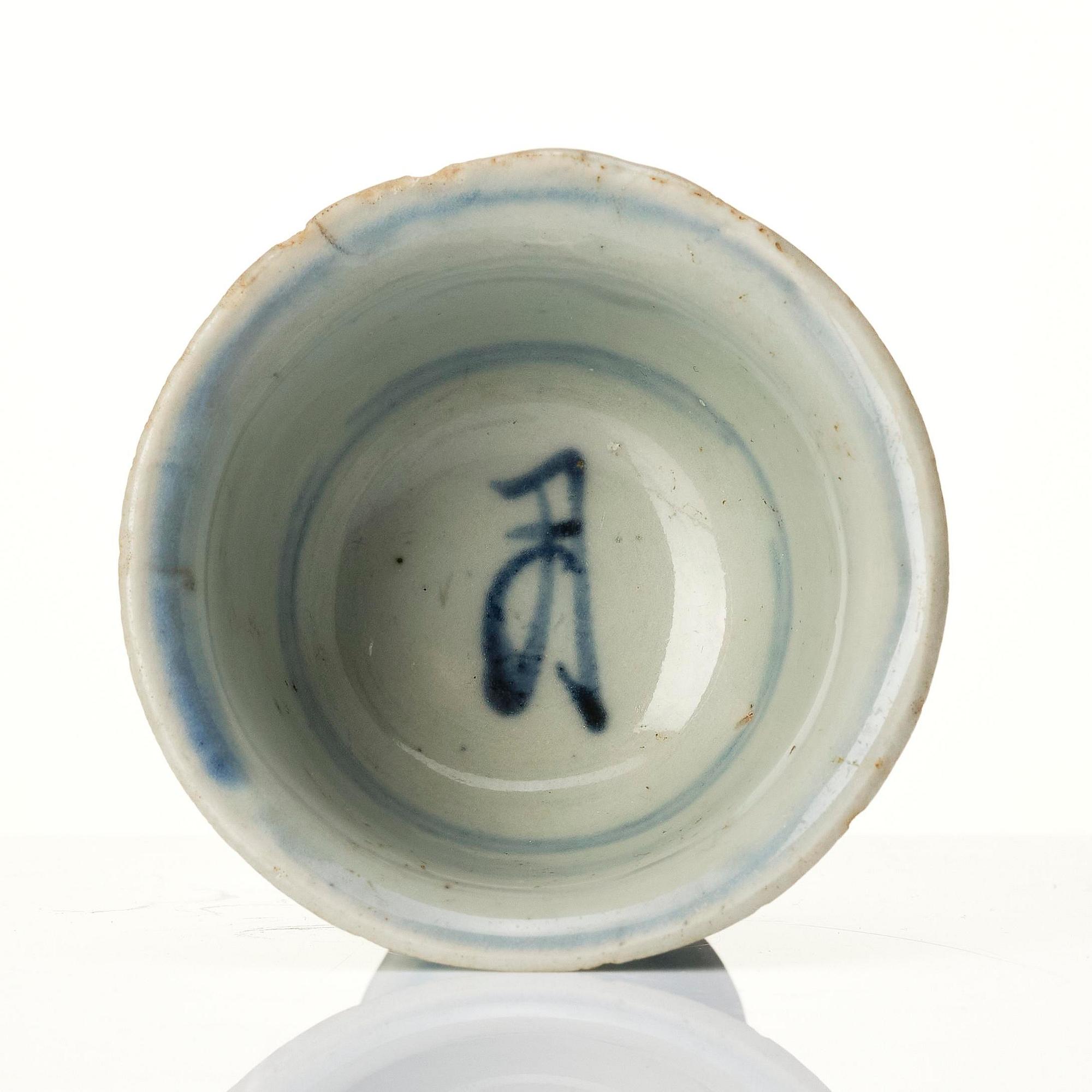 A small blue and white stemcup, Ming dynasty (1368-1644).