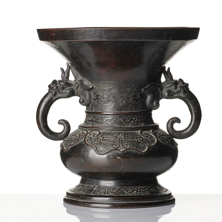 A large archaistic bronze vase, Zhadou, Qing dynasty.