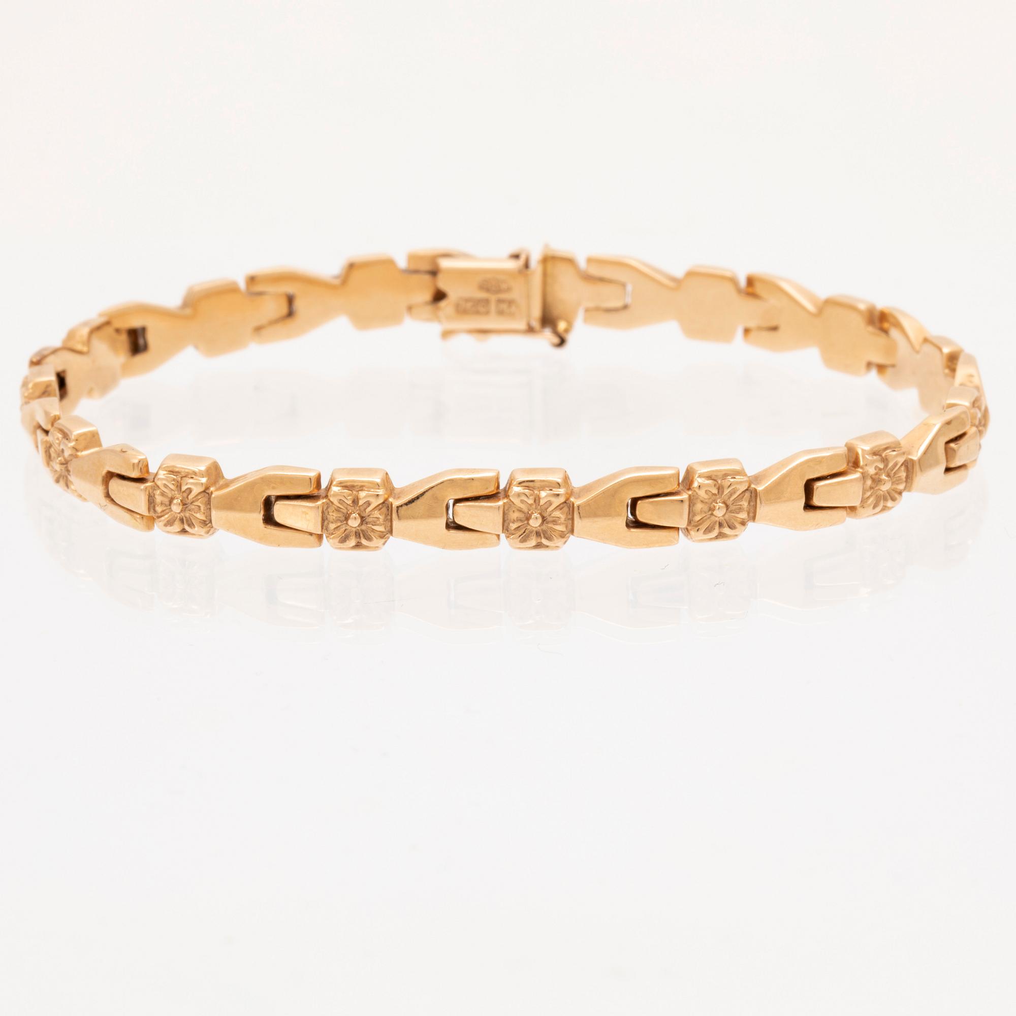 An 18K gold bracelet.