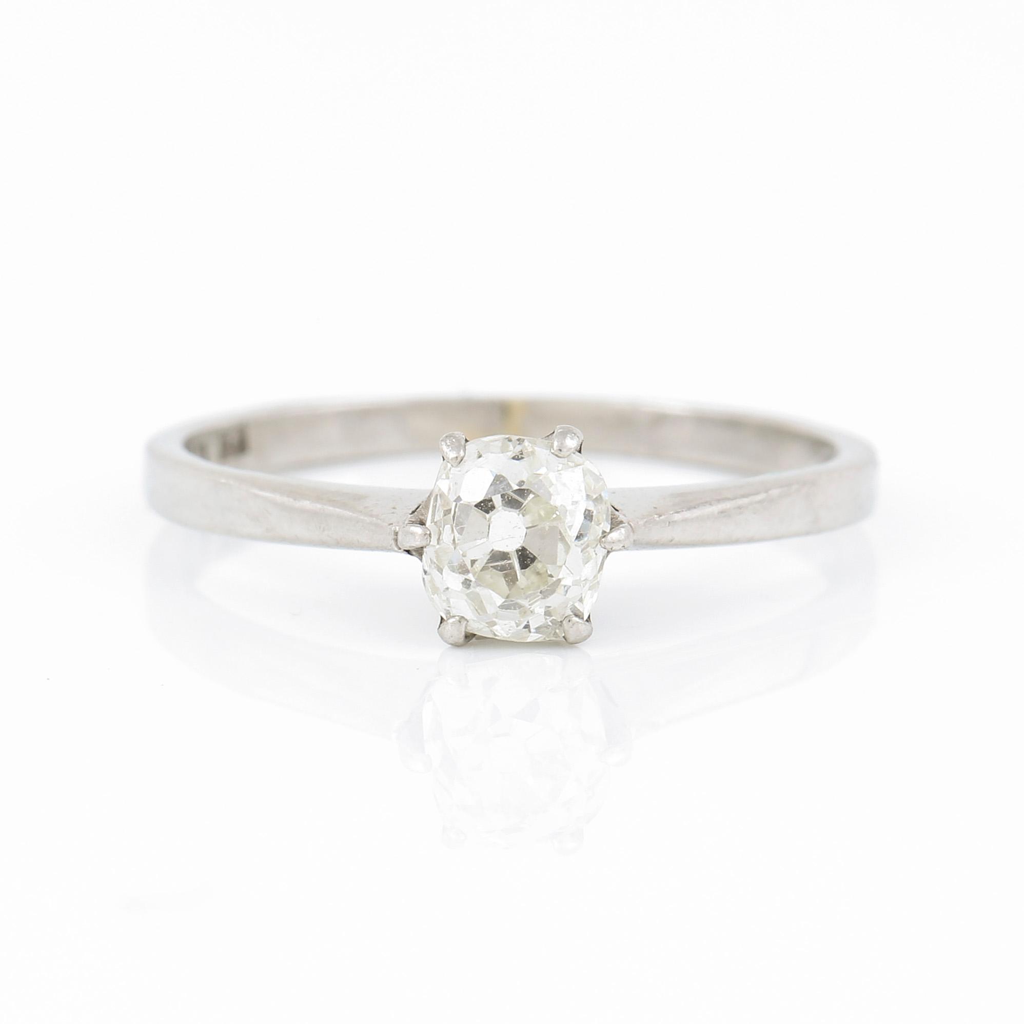 ENSTENSRING, platina, gammalslipad diamant, ca 0,40 ct, Stockholm 1945. Vikt ca 2 gram.