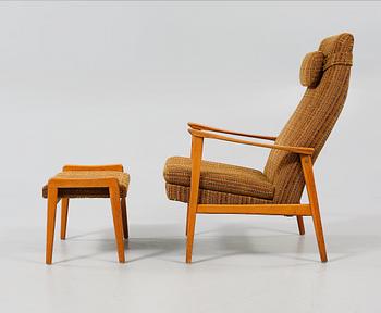 FÅTÖLJ MED FOTPALL, omkring 1900-talets mitt.