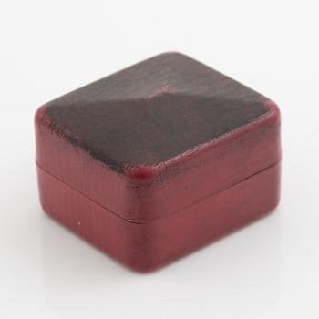 Ring i 18K guld med grön graverad turkos.