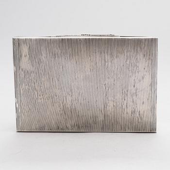 A silver cigar box, Finnish controlmark by Oskar Lindroos, Helsinki 1942.