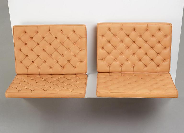 POUL KJAERHOLM, vägghängd soffa, 2 sektioner "PK-26", för Fritz Hansen, Danmark 1991.