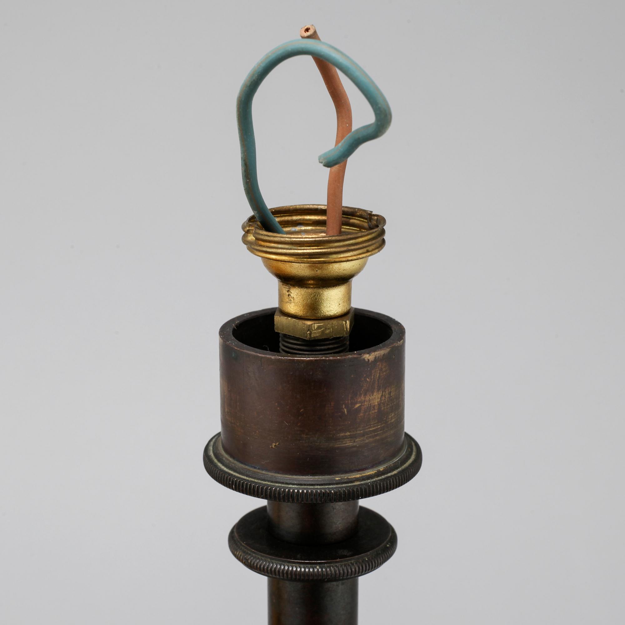 A 1930s PH-3 table lamp, designed by Poul Henningsen.