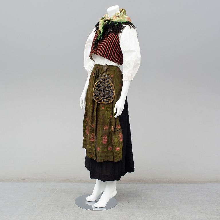 FOLKDRÄKT, 15 delar, Ovanåker, Hälsingland, 1800-1900-tal.