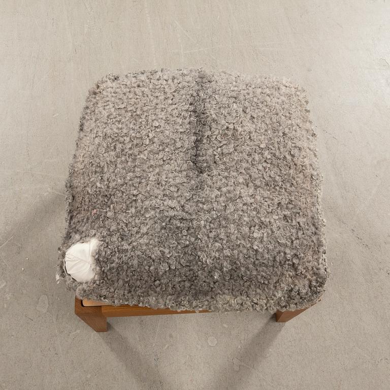 Nirvan Richter, soffa samt fotpall för Norrgavel 2000-tal.